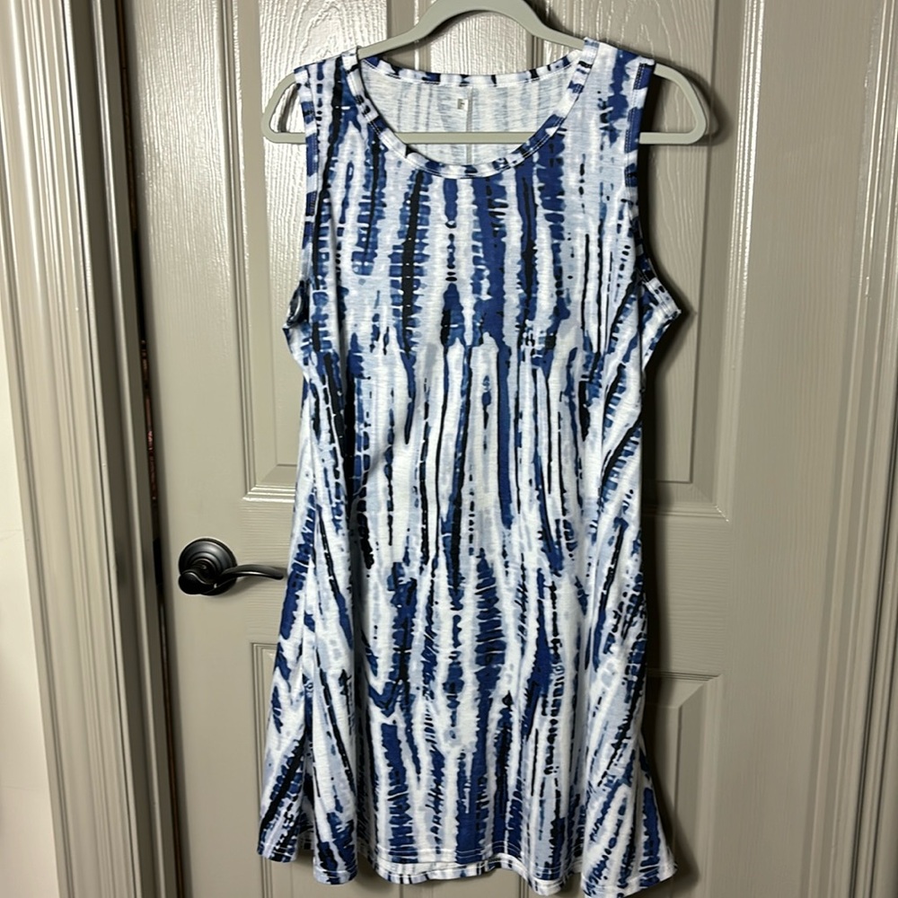 Elescat sleeveless summer dress with pockets. Sz Lg. gentlyused condition.
